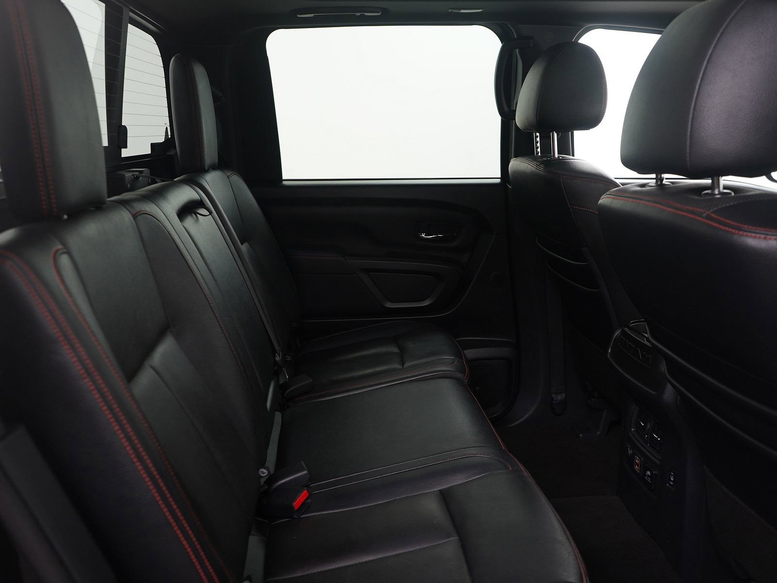 Used 2020 Nissan Titan PRO-4X w/ Pro-4x Convenience Package image 12