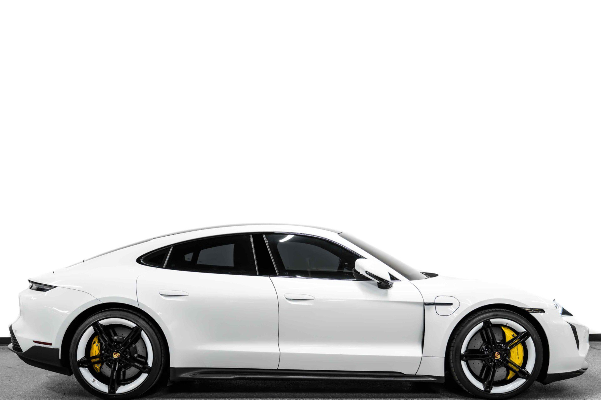 Used 2022 Porsche Taycan Turbo S image 2