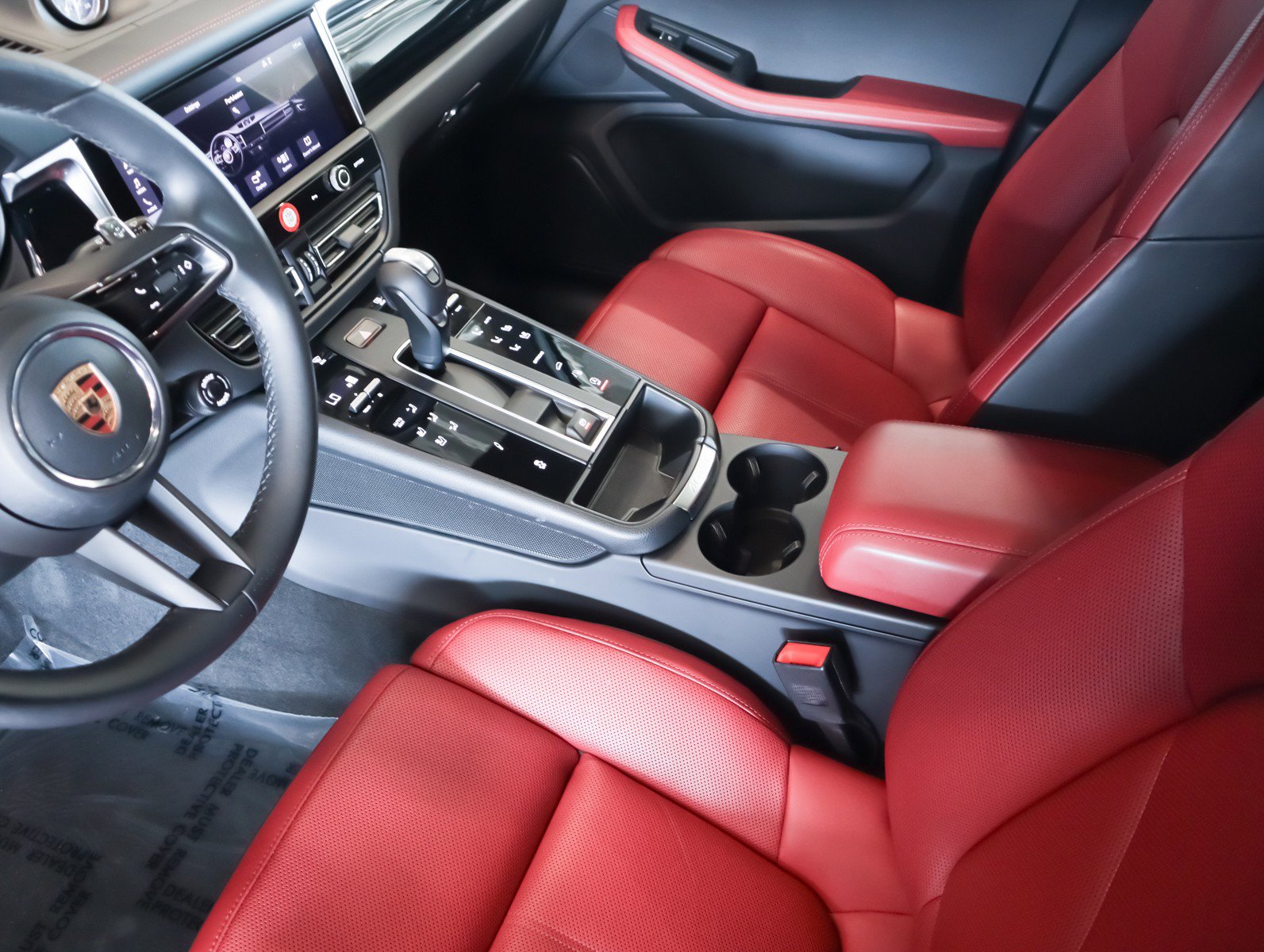 Certified 2023 Porsche Macan AWD/4WD image 17