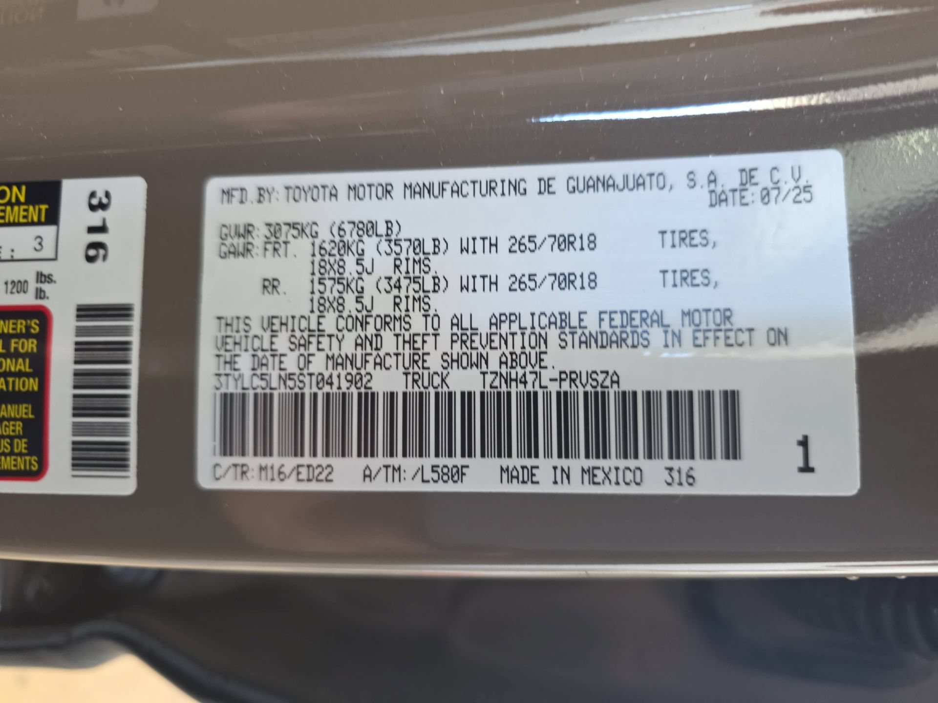 Used 2025 Toyota Tacoma TRD Pro AWD/4WD image 33
