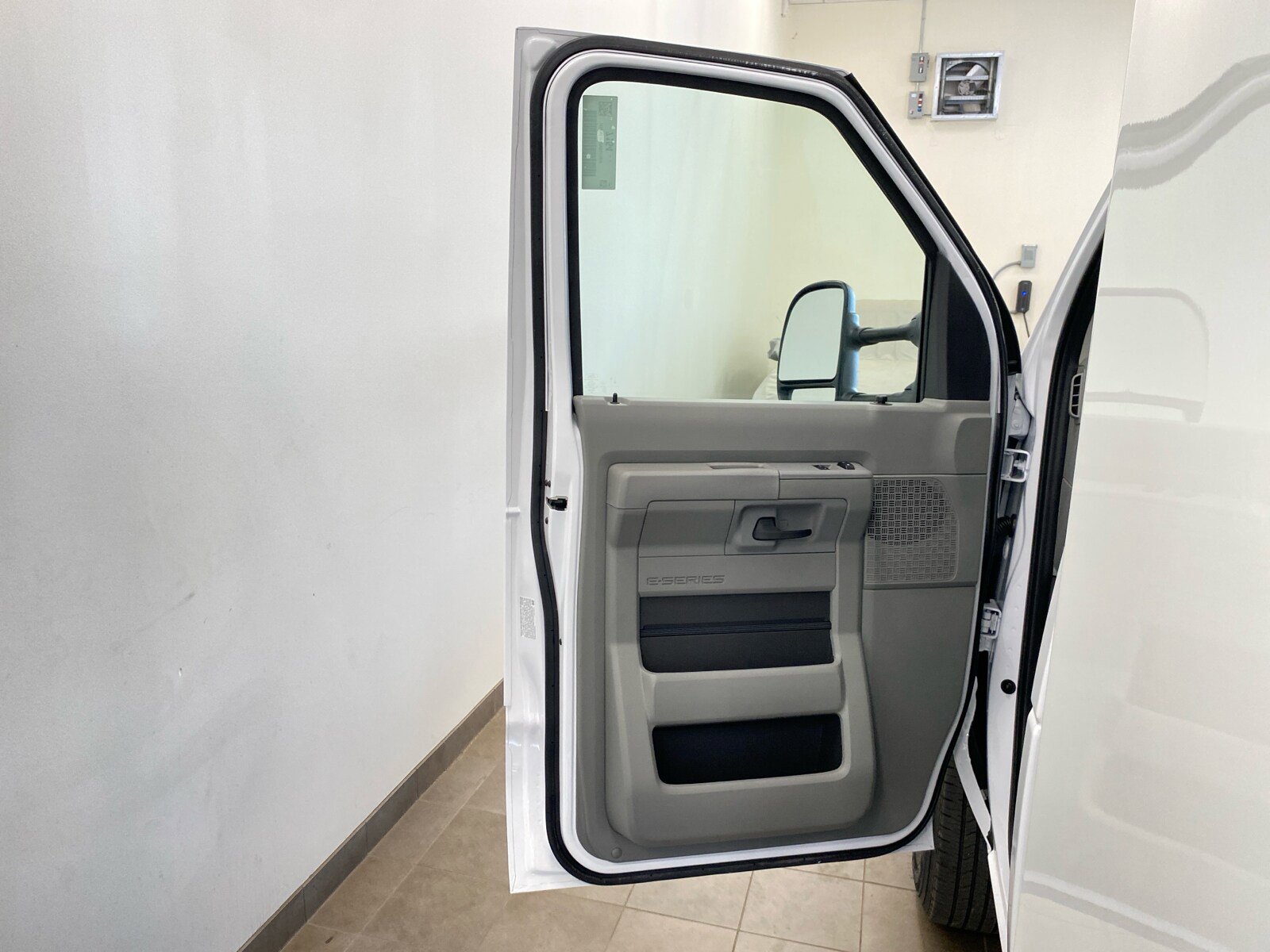 New 2027 Ford E-350 and Econoline 350 Super Duty w/ Power Equipment Group RWD image 10