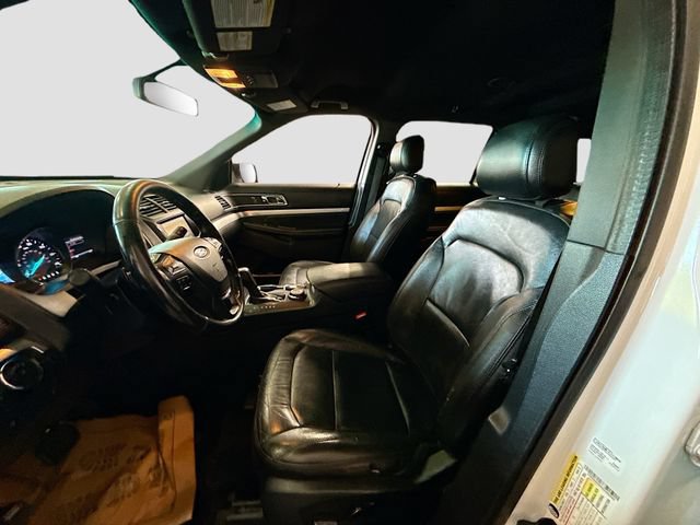Used 2016 Ford Explorer XLT w/ Equipment Group 202A AWD/4WD image 18