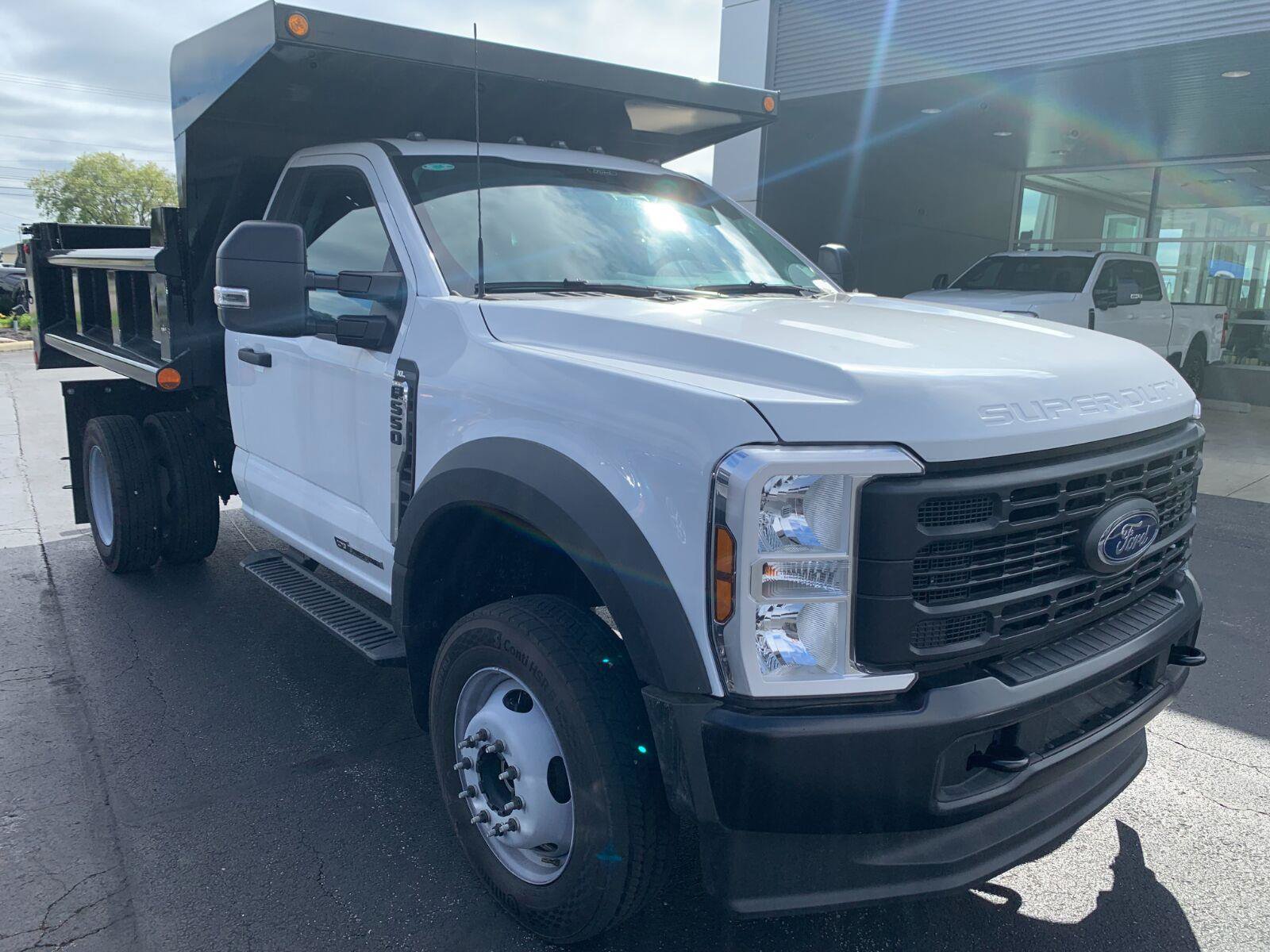 New 2026 Ford F550 4x4 Regular Cab Super Duty image 3