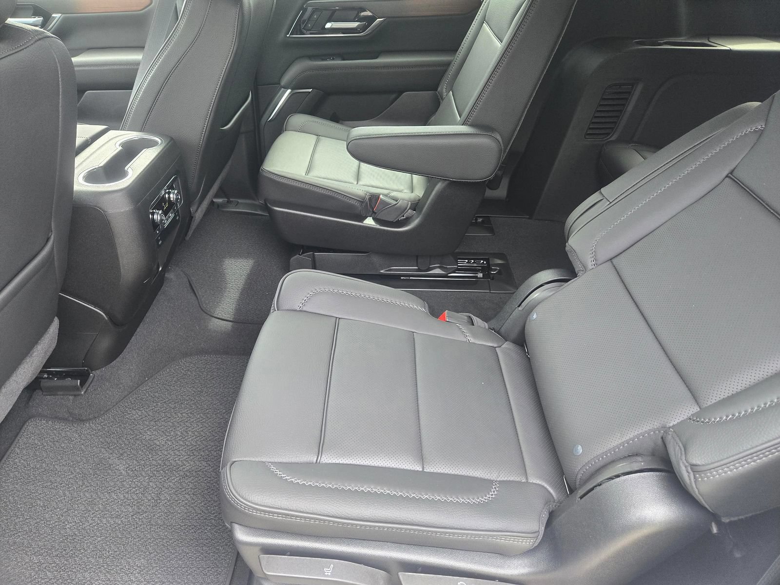 New 2026 GMC Yukon XL Denali w/ Sun & Power Step Package AWD/4WD image 5