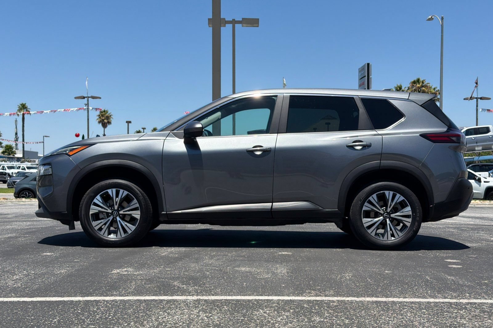 Used 2023 Nissan Rogue SV FWD image 9