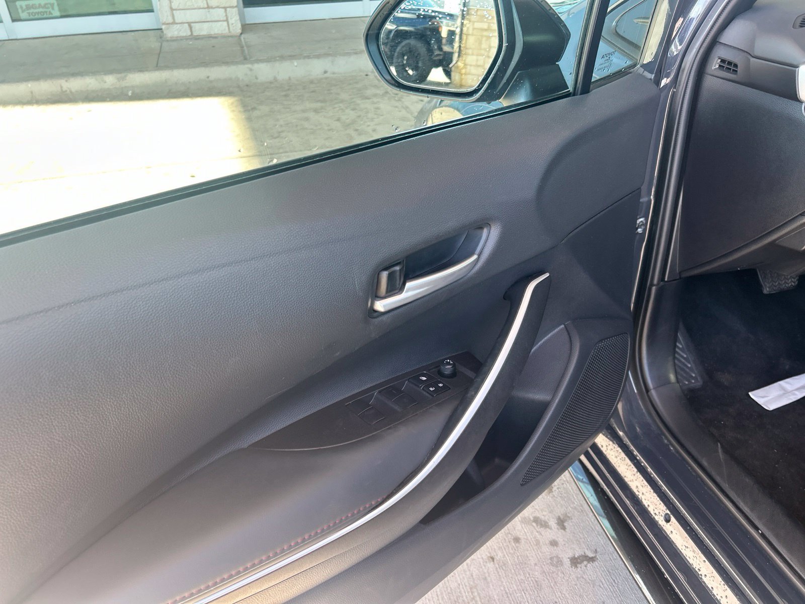 Used 2025 Toyota Corolla SE FWD image 19