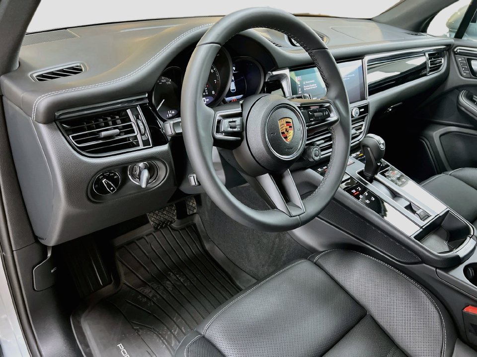 New 2026 Porsche Macan AWD/4WD image 4