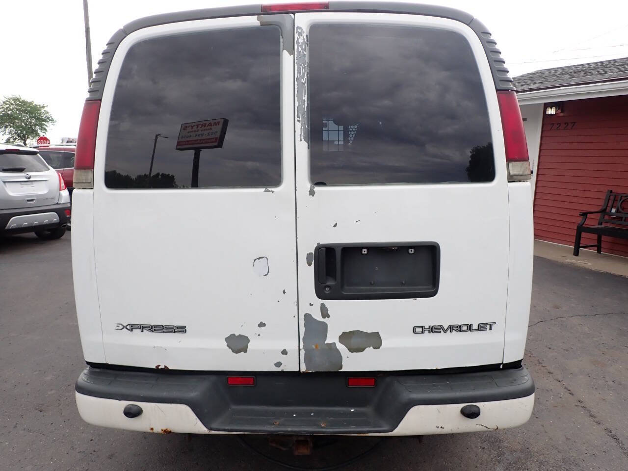 Used 2000 Chevrolet Express 3500 w/ Cold Climate Pkg RWD image 5