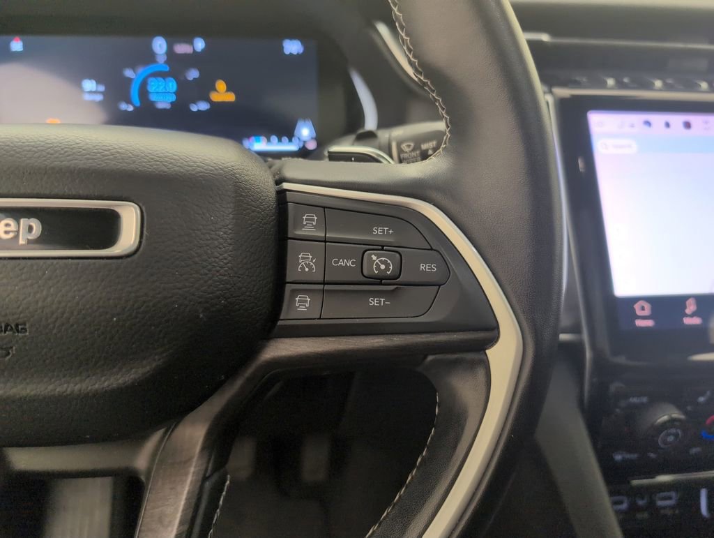 Used 2022 Jeep Grand Cherokee Limited image 32