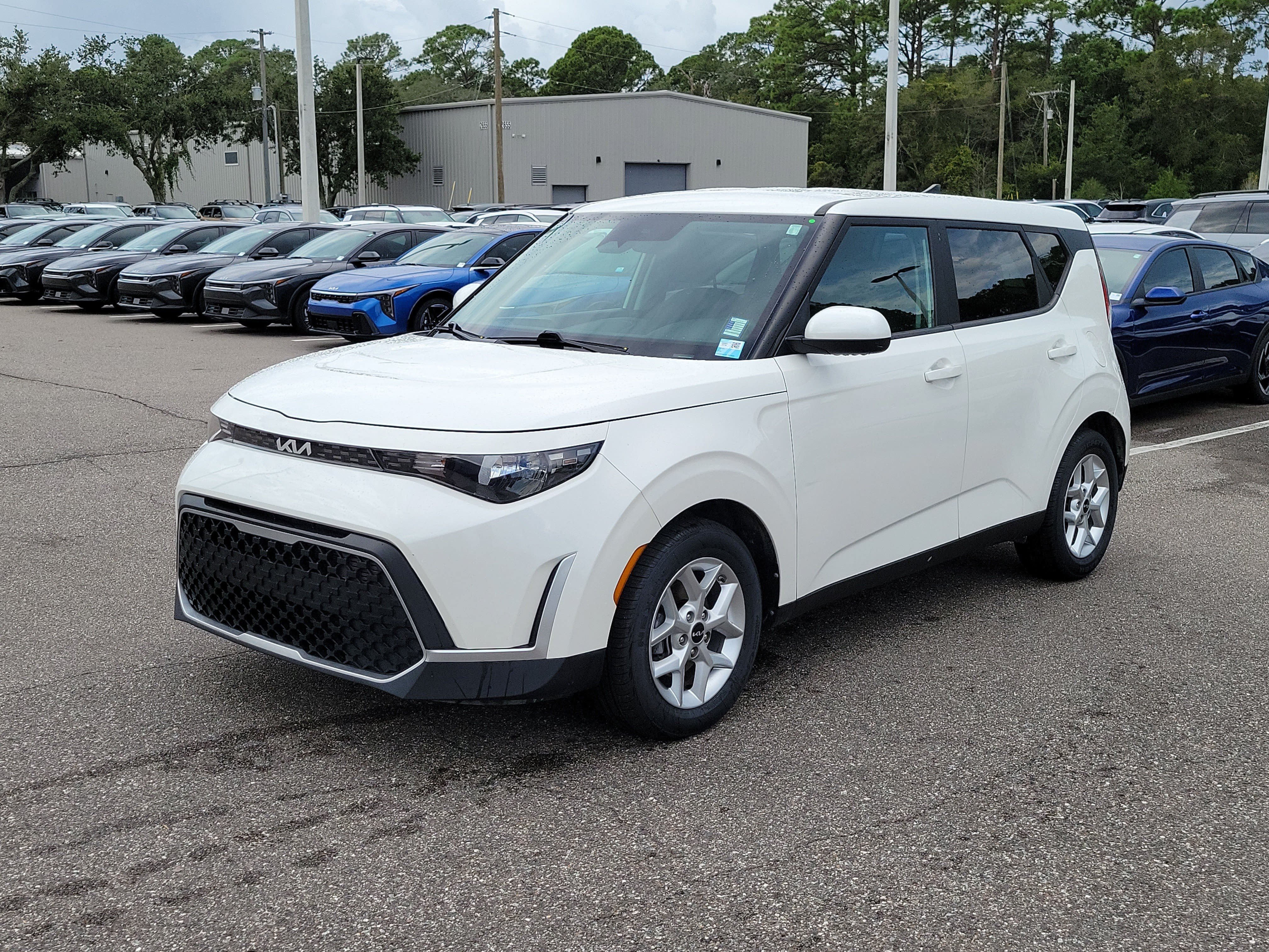 Certified 2024 Kia Soul LX w/ Option Group 015 FWD image 3