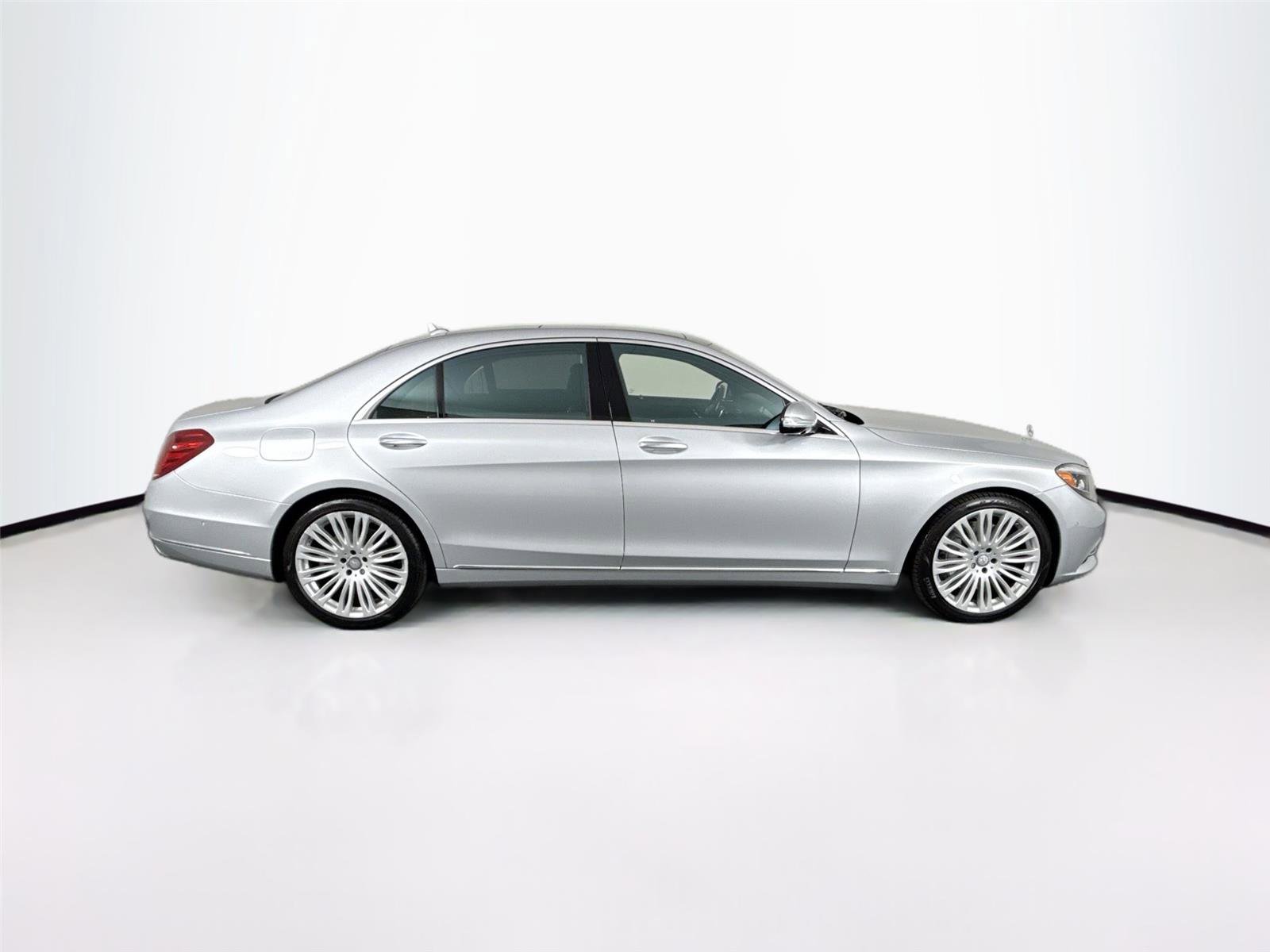 Used 2015 Mercedes-Benz S 550 Sedan image 11