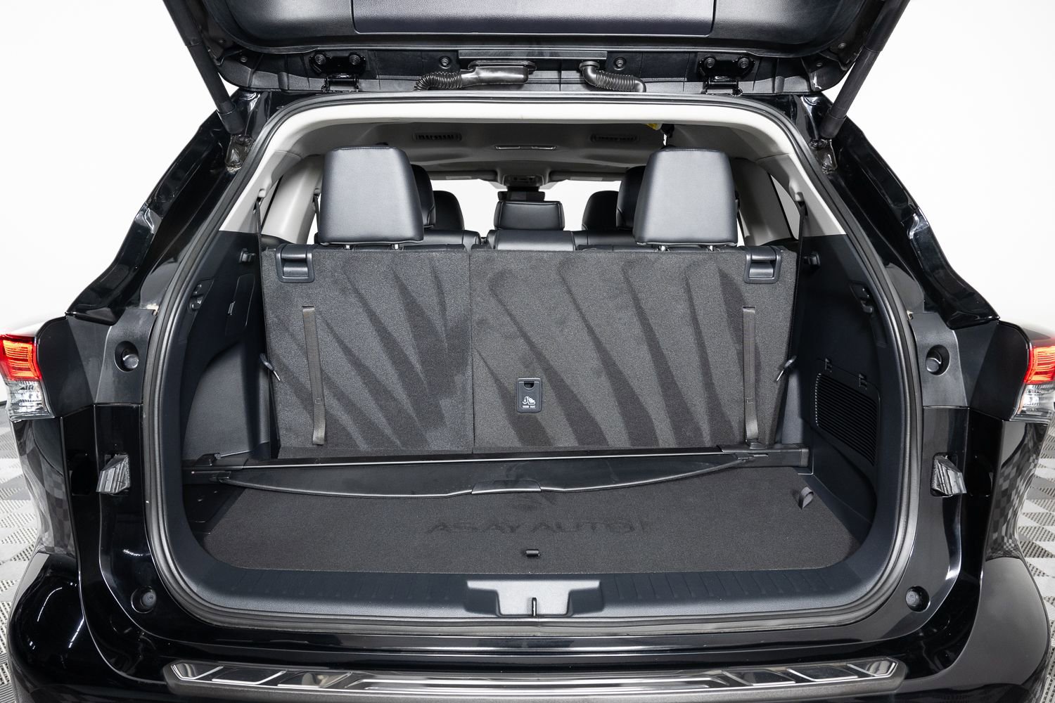 Used 2024 Toyota Highlander XLE image 21