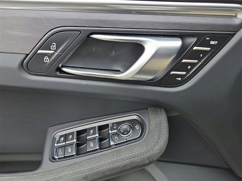 Used 2023 Porsche Macan GTS image 7