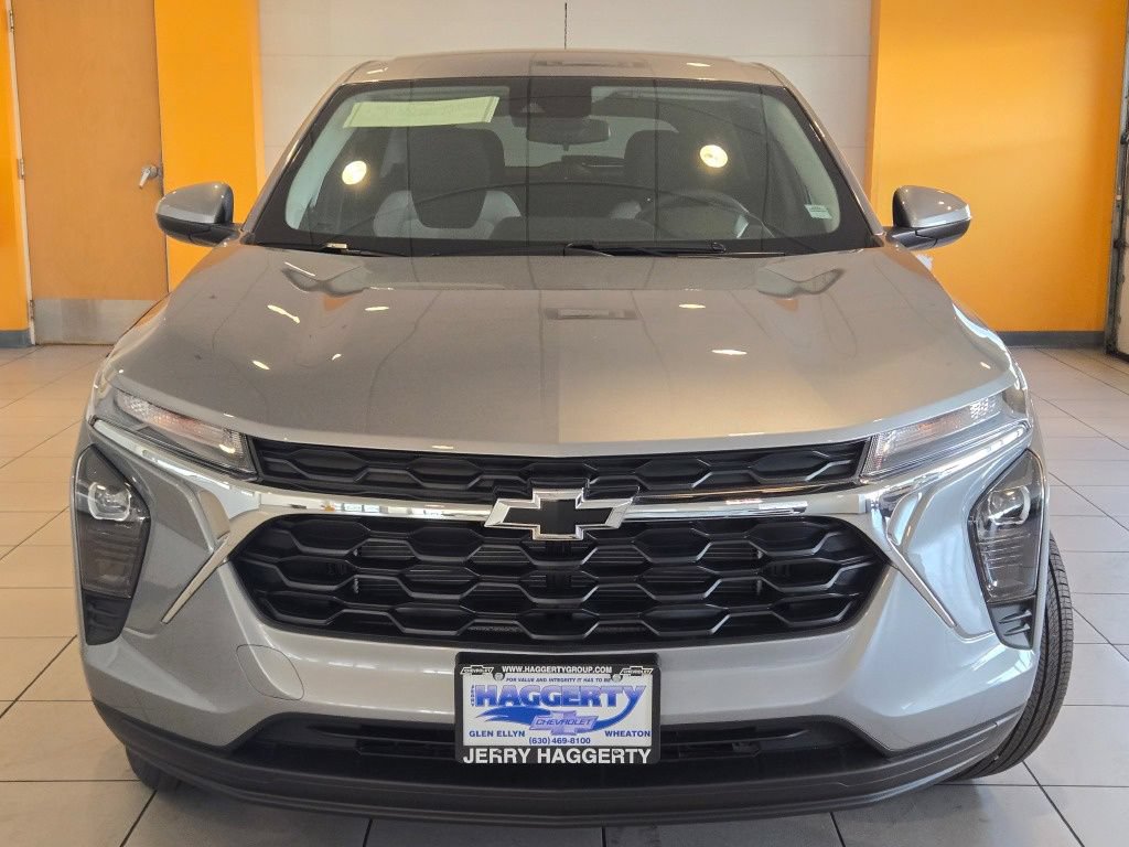 New 2026 Chevrolet Trax LS w/ LS Convenience Package FWD image 2