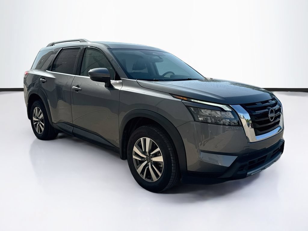 Used 2025 Nissan Pathfinder SL AWD/4WD image 3