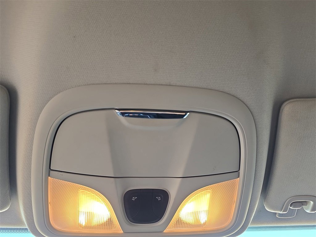 Used 2019 Jeep Cherokee Latitude w/ Popular Appearance Group image 29