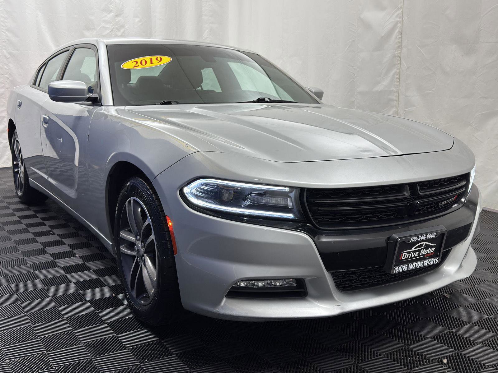 Used 2019 Dodge Charger SXT image 12