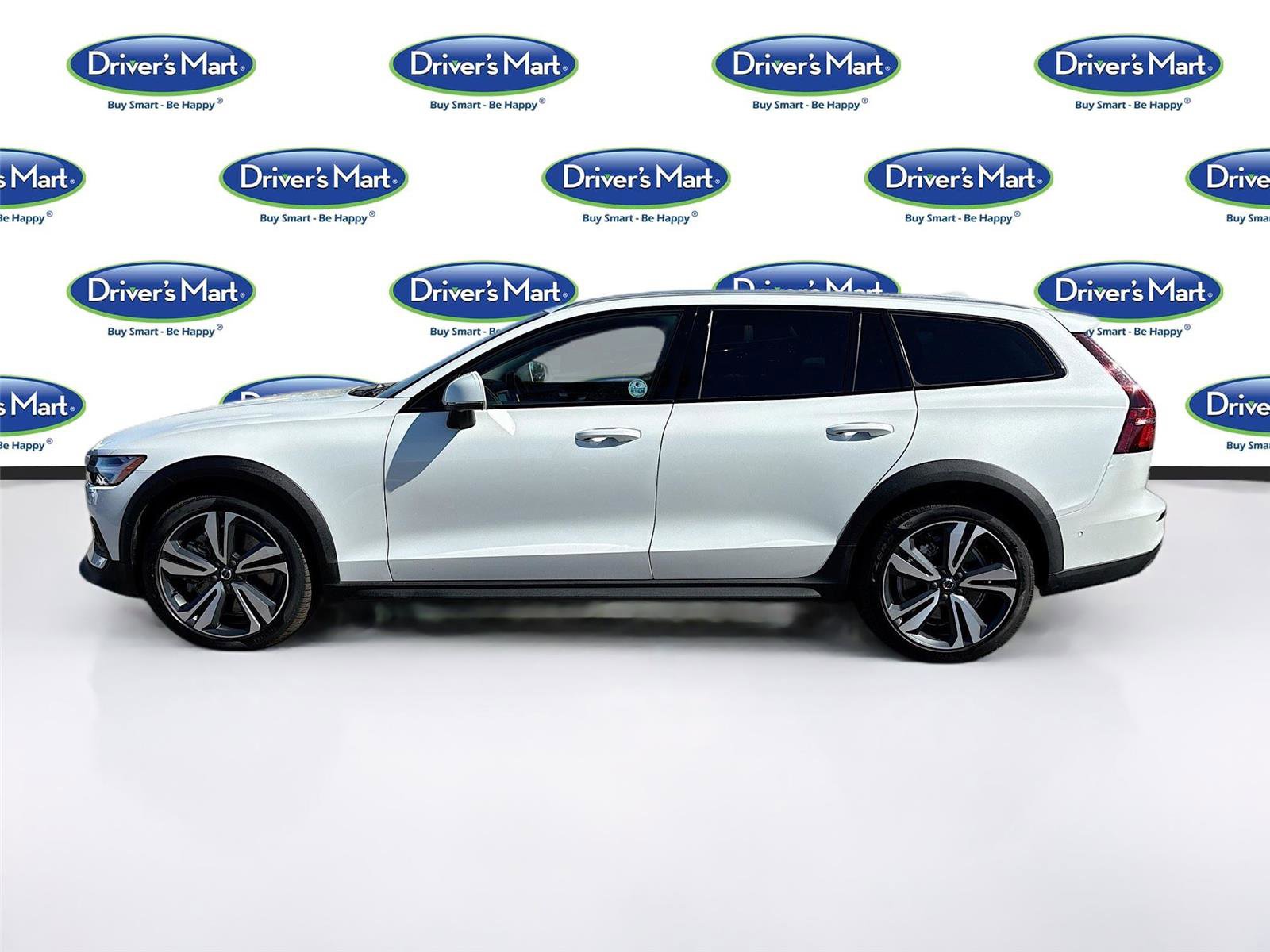 Used 2025 Volvo V60 B5 Cross Country Plus image 4