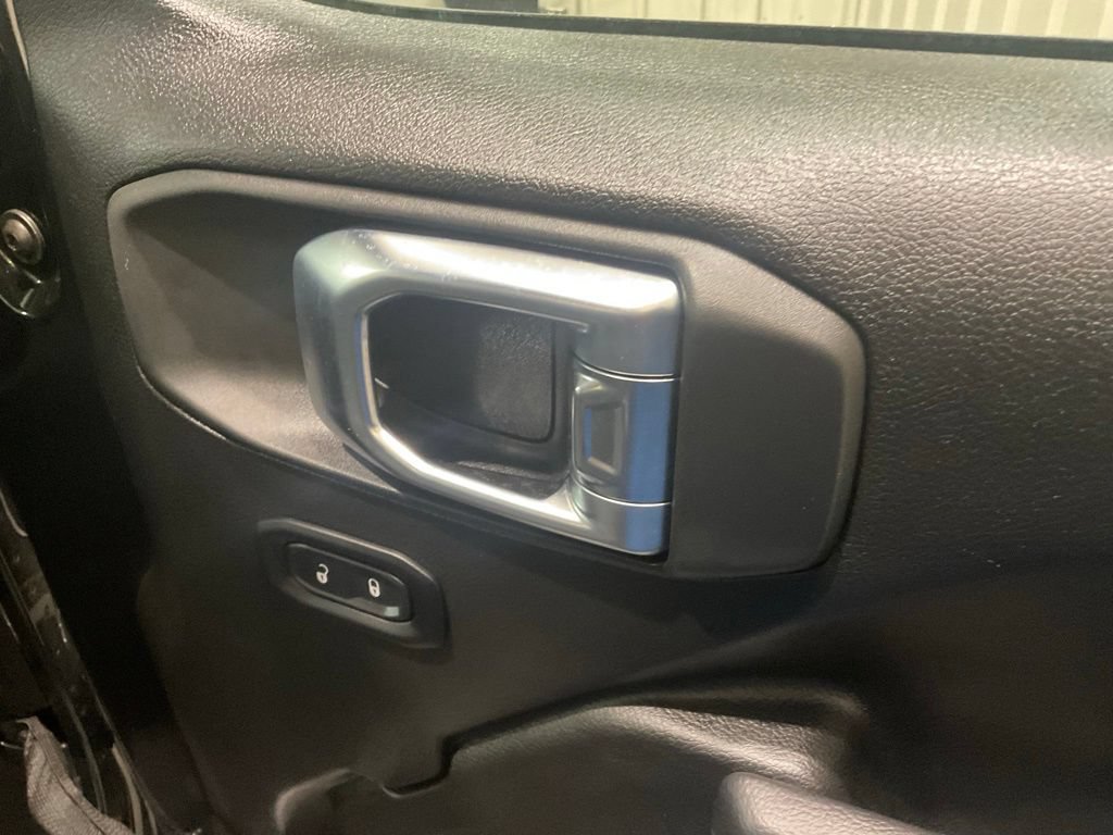 Used 2026 Jeep Wrangler Unlimited Rubicon AWD/4WD image 12