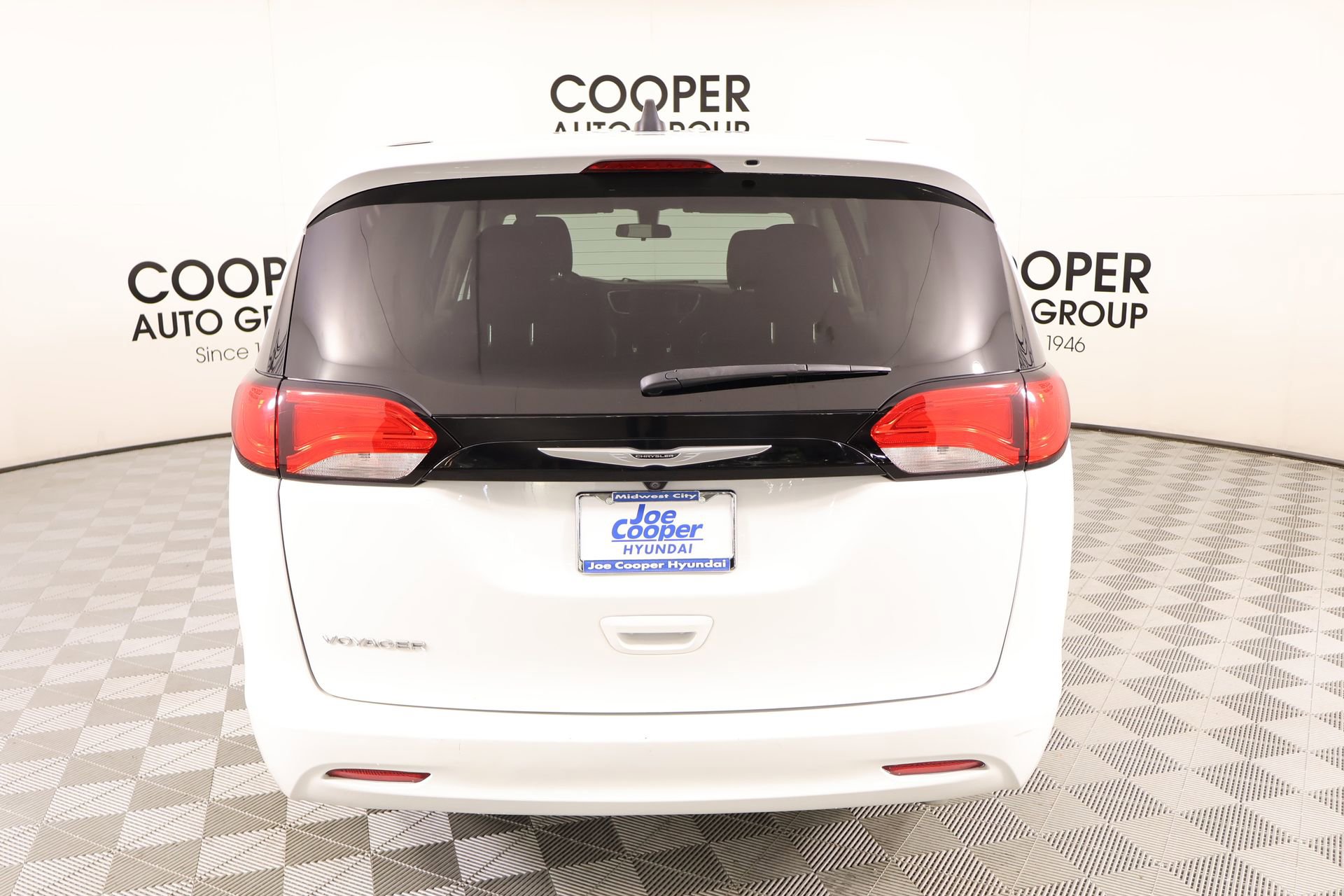 Used 2022 Chrysler Voyager LX image 21