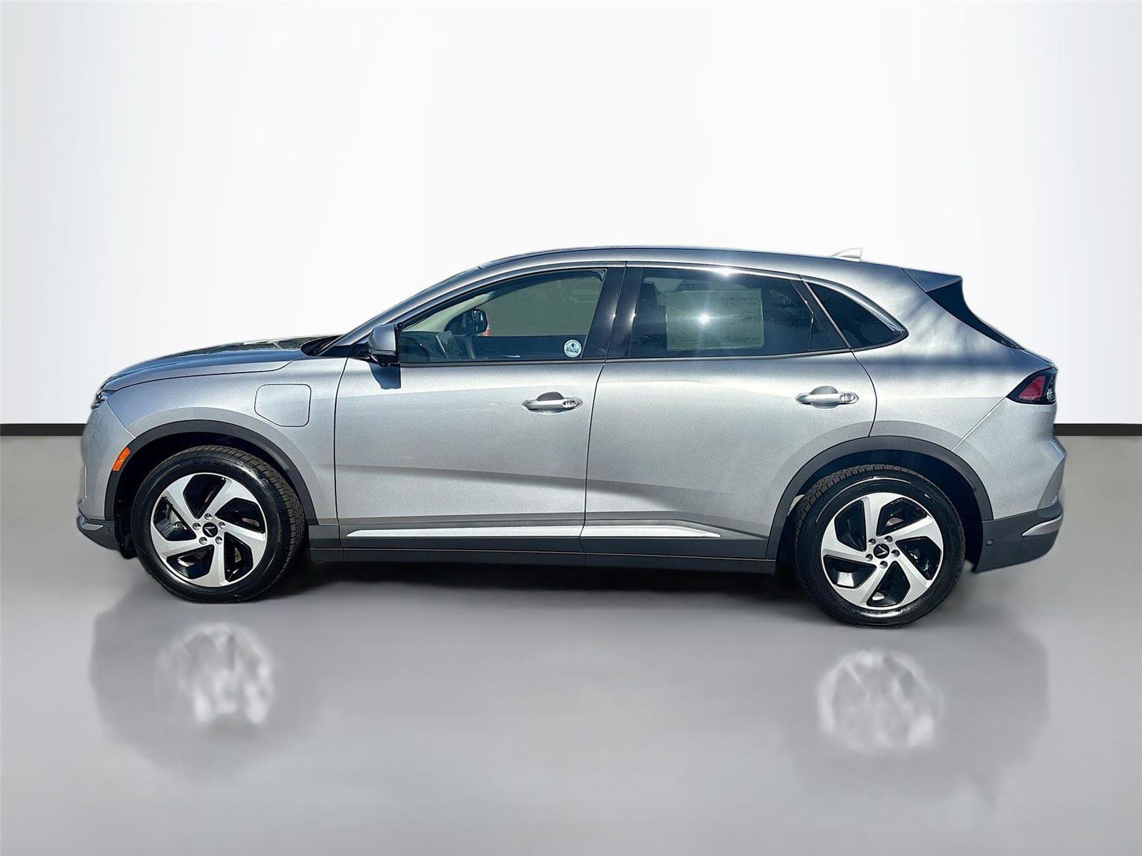 New 2025 VinFast VF 8 Eco image 4