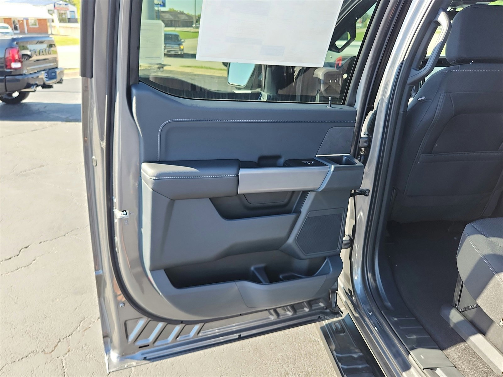 New 2025 Ford F150 XLT w/ Equipment Group 302A MID image 23