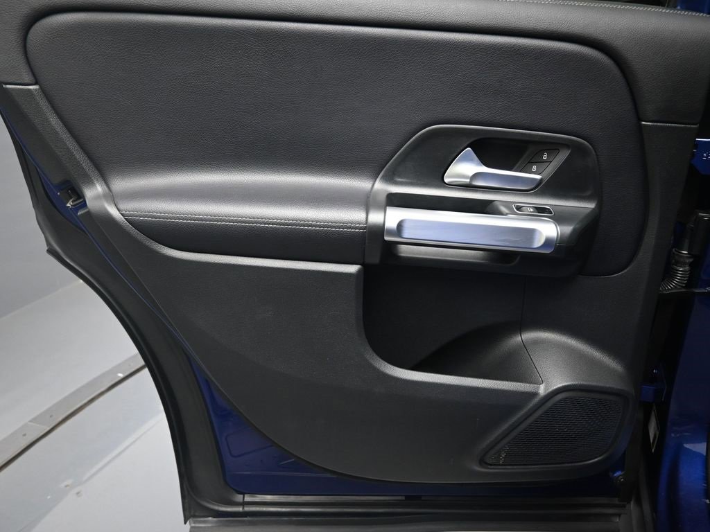 Used 2021 Mercedes-Benz GLB 250 w/ Premium Package image 25