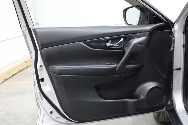 Used 2020 Nissan Rogue SL image 16