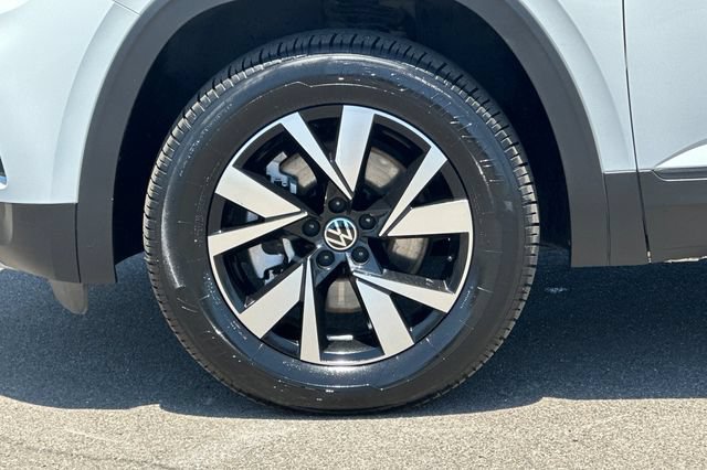 Used 2023 Volkswagen Atlas Cross Sport SE AWD/4WD image 30