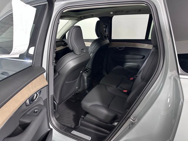 Used 2025 Volvo XC90 T8 Plus w/ Protection Package Premier AWD/4WD image 17