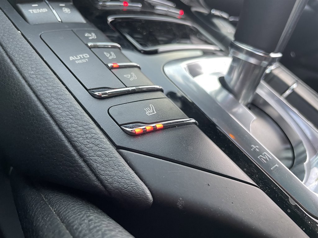 Used 2014 Porsche Cayenne Diesel Platinum Edition image 28