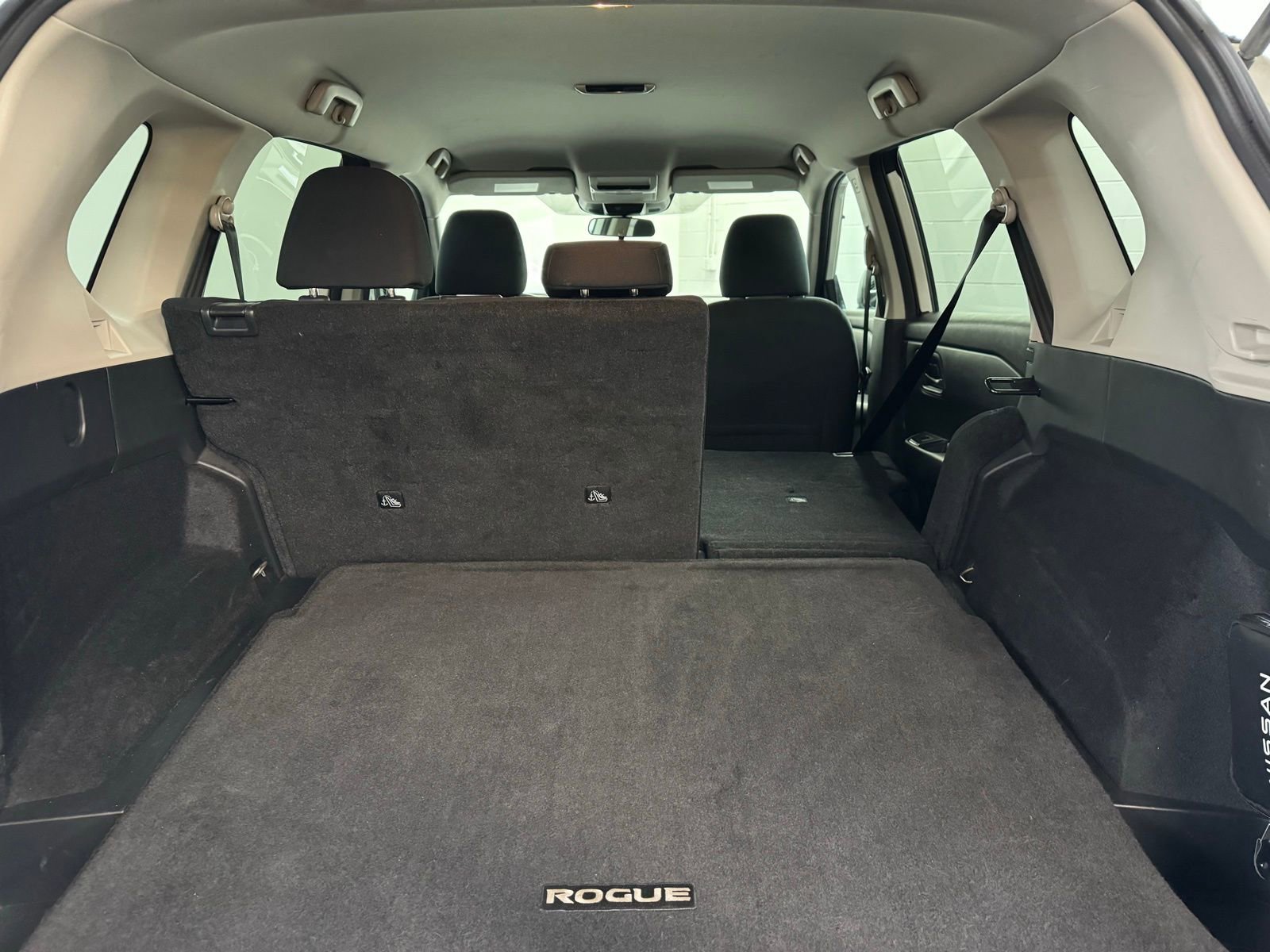 Used 2024 Nissan Rogue S image 29