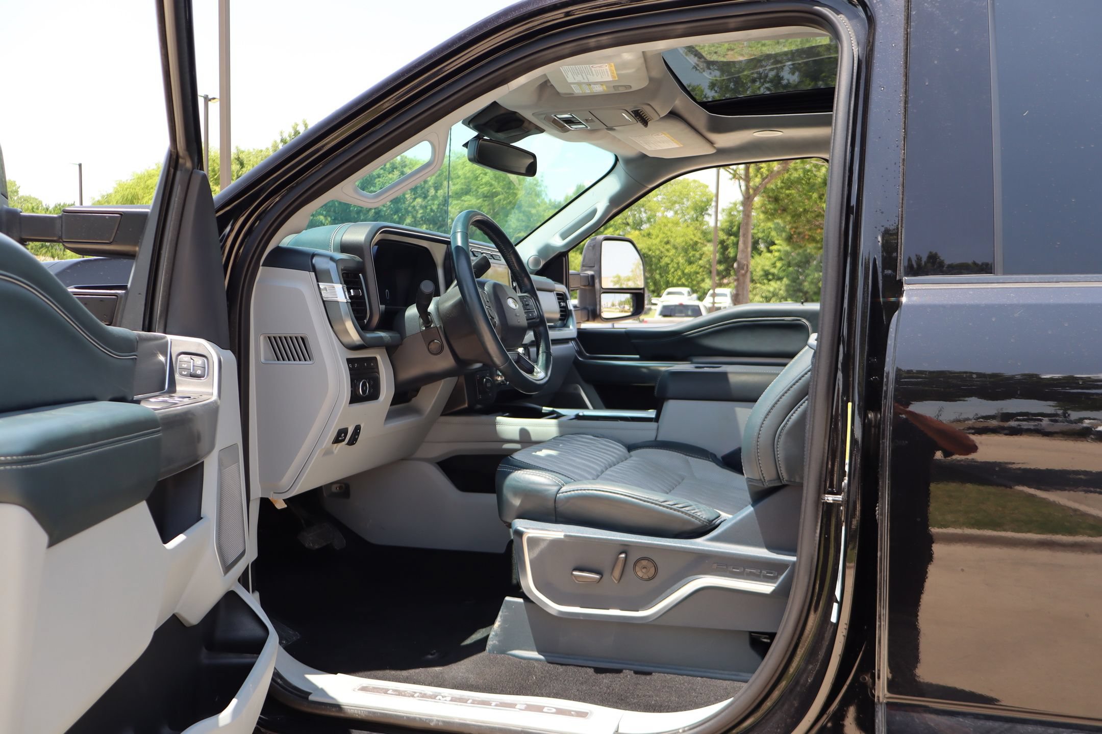 Used 2024 Ford F250 Limited w/ FX4 Off-Road Package AWD/4WD image 26