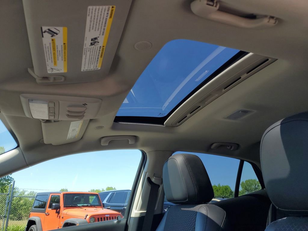 Used 2019 Buick Encore Sport Touring FWD image 6
