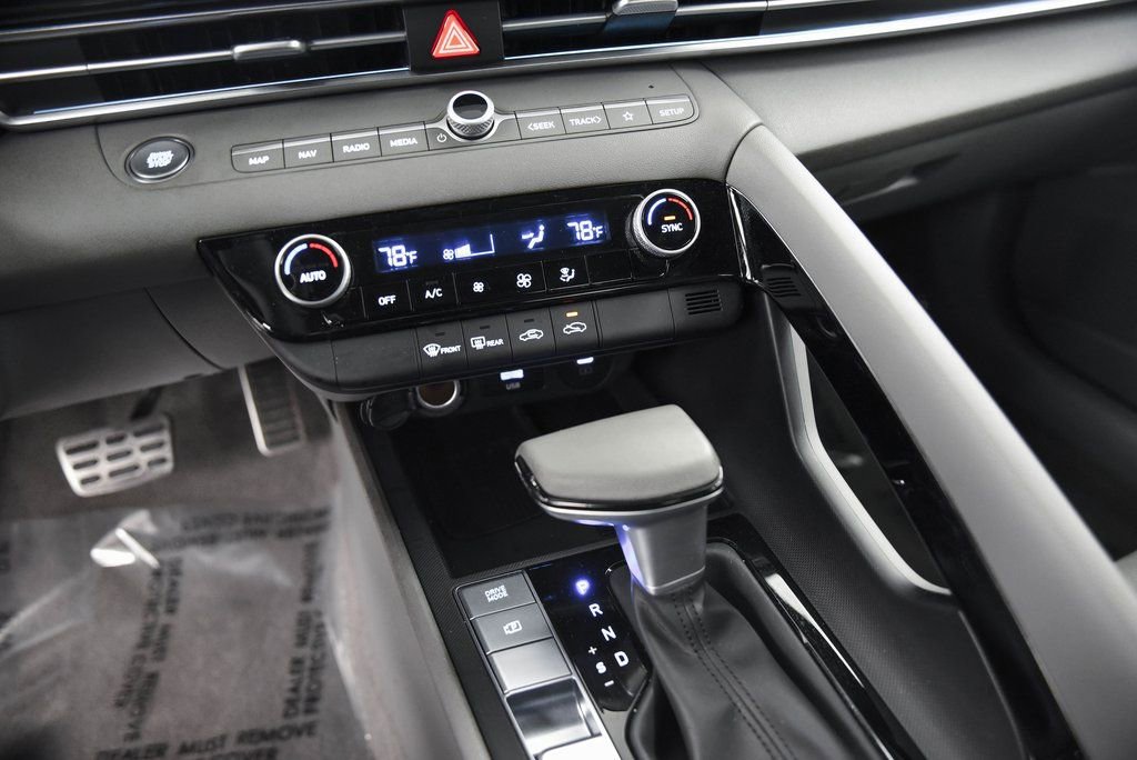 Used 2025 Hyundai Elantra SEL image 22