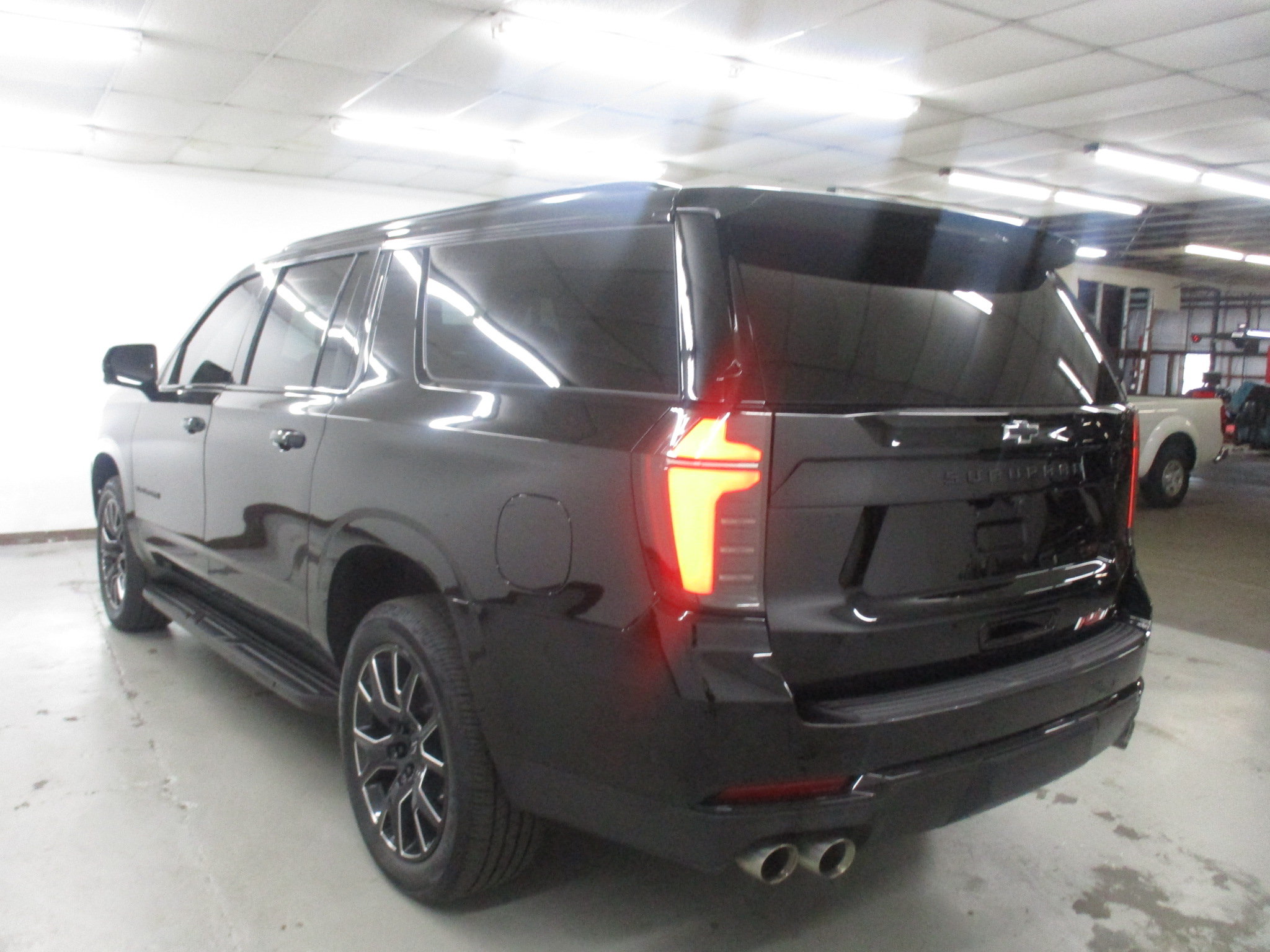 Used 2026 Chevrolet Suburban RST w/ Comfort Package AWD/4WD image 5