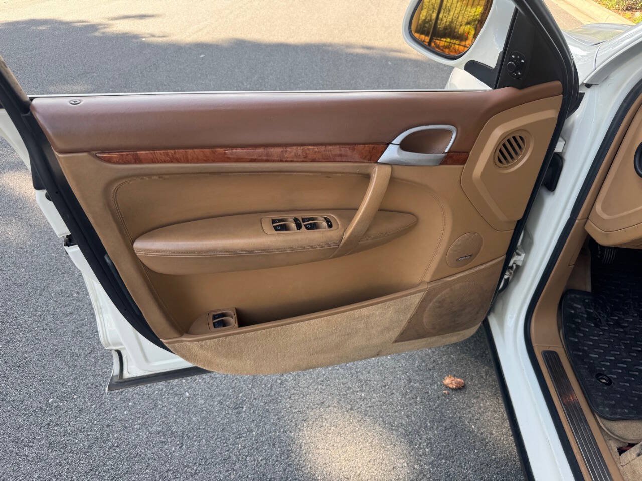 Used 2005 Porsche Cayenne Turbo AWD/4WD image 11