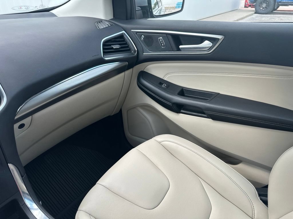 Used 2022 Ford Edge Titanium AWD/4WD image 45