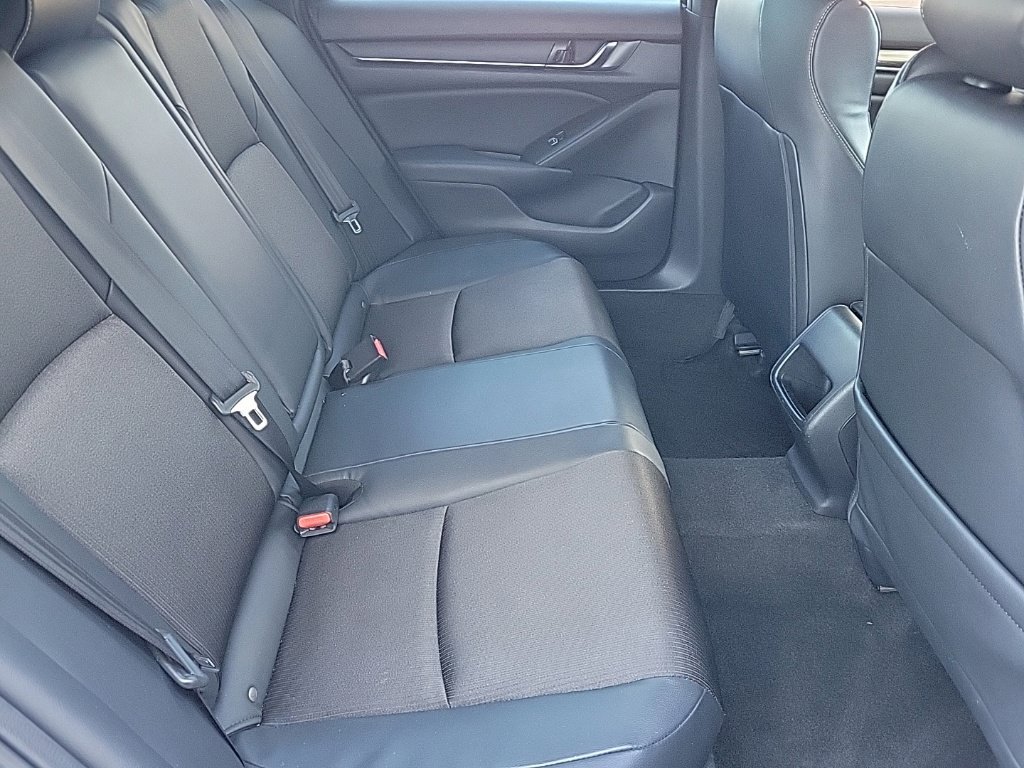 Used 2018 Honda Accord Sport image 14