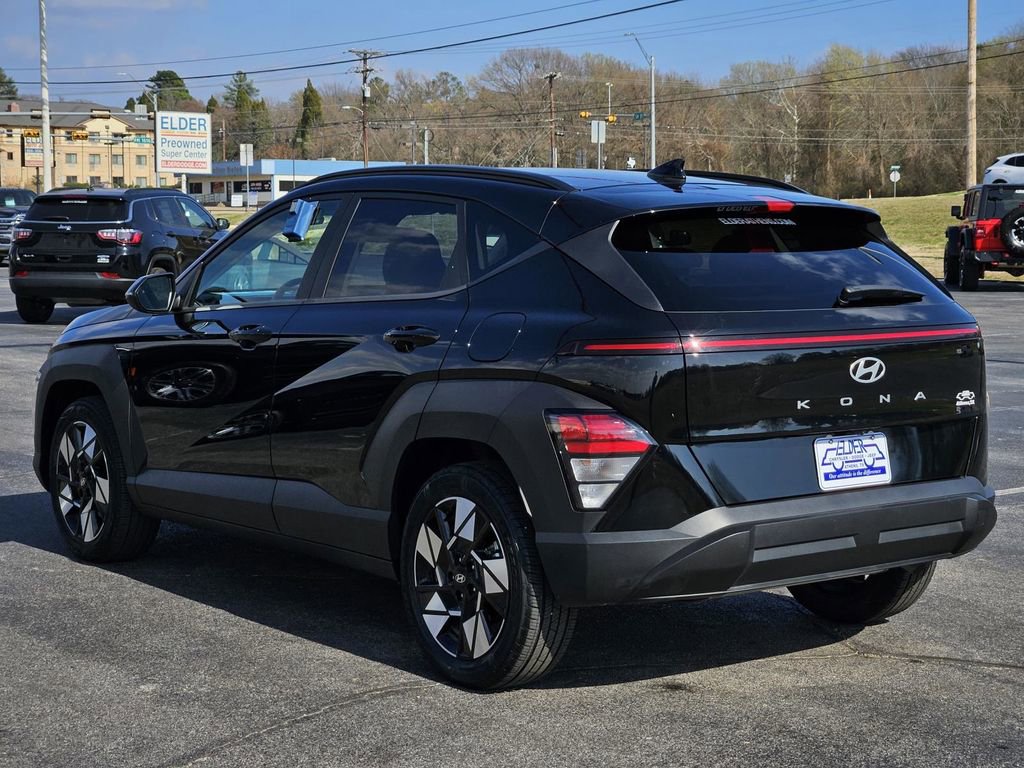 Used 2025 Hyundai Kona SEL image 4