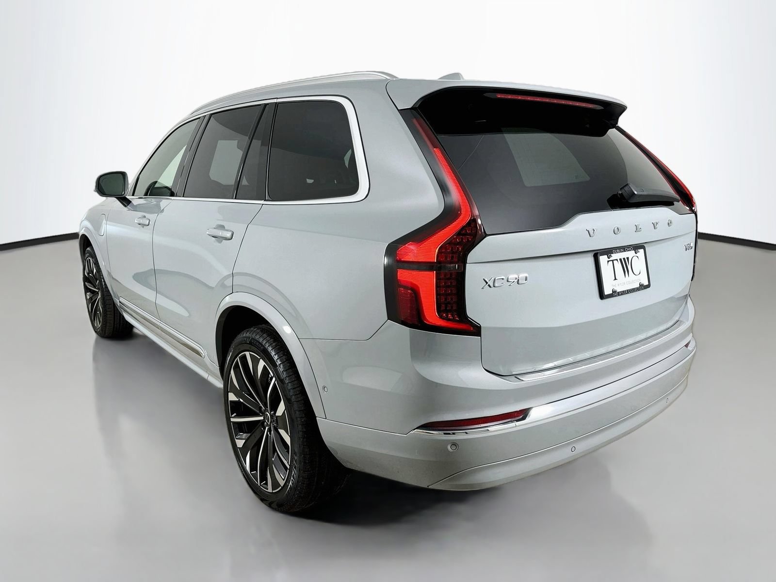 New 2026 Volvo XC90 T8 Plus w/ Protection Package Premier AWD/4WD image 7