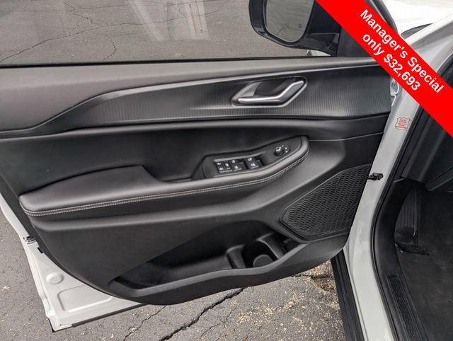 Used 2025 Jeep Grand Cherokee Altitude AWD/4WD image 15