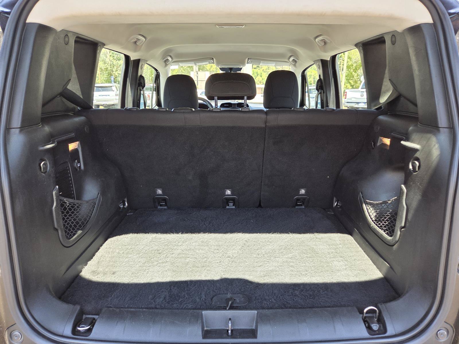 Used 2016 Jeep Renegade Sport w/ Power & Air Group FWD image 17