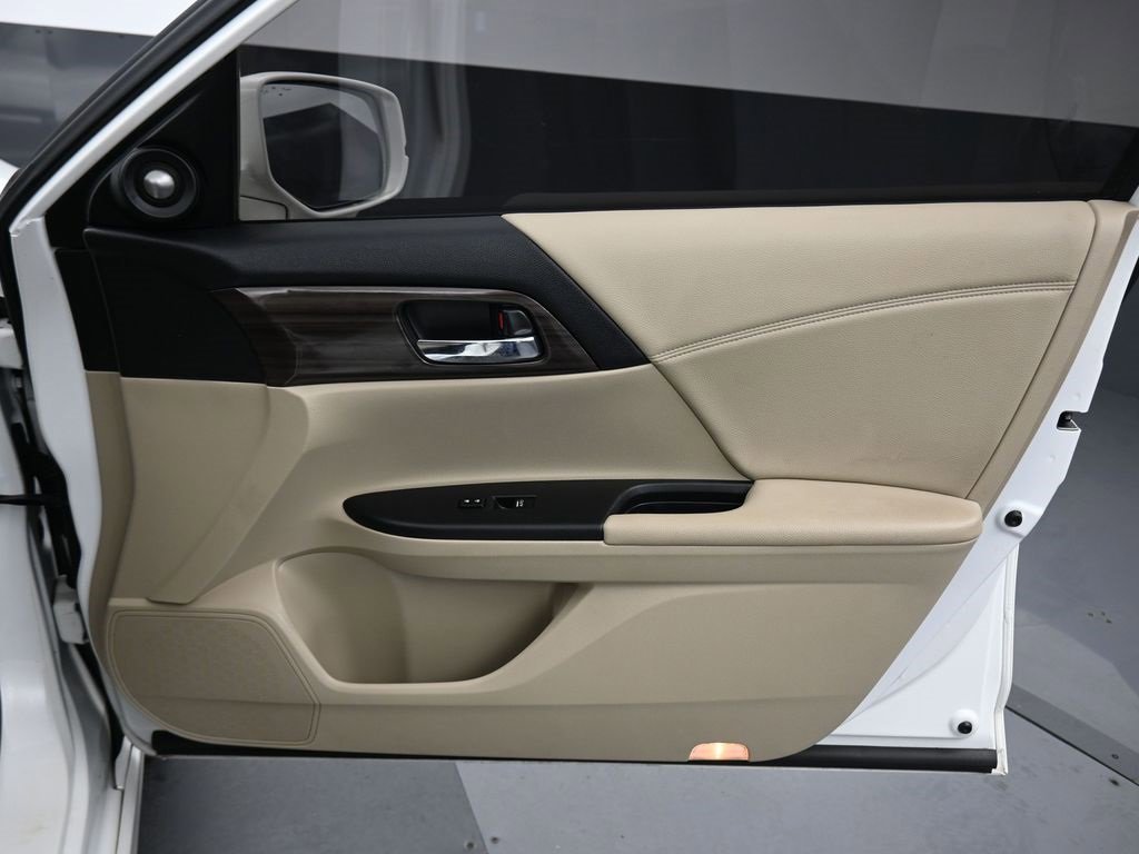 Used 2017 Honda Accord Touring image 42