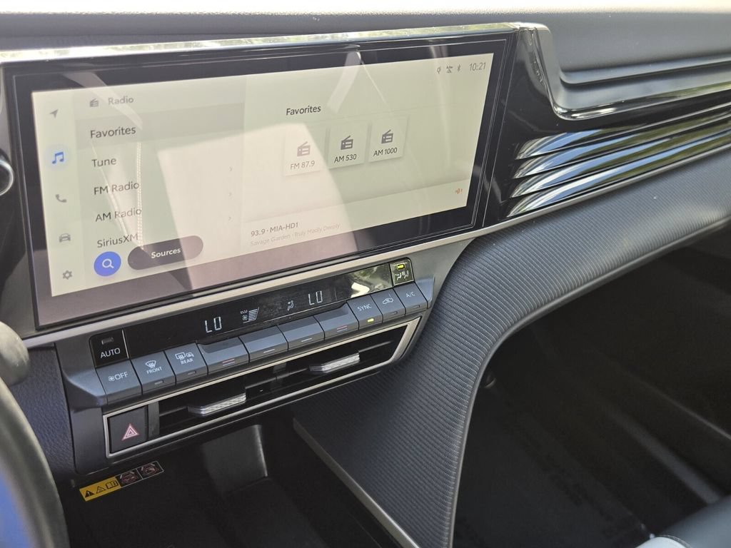Used 2025 Toyota Camry SE w/ Multimedia Upgrade Package FWD image 20