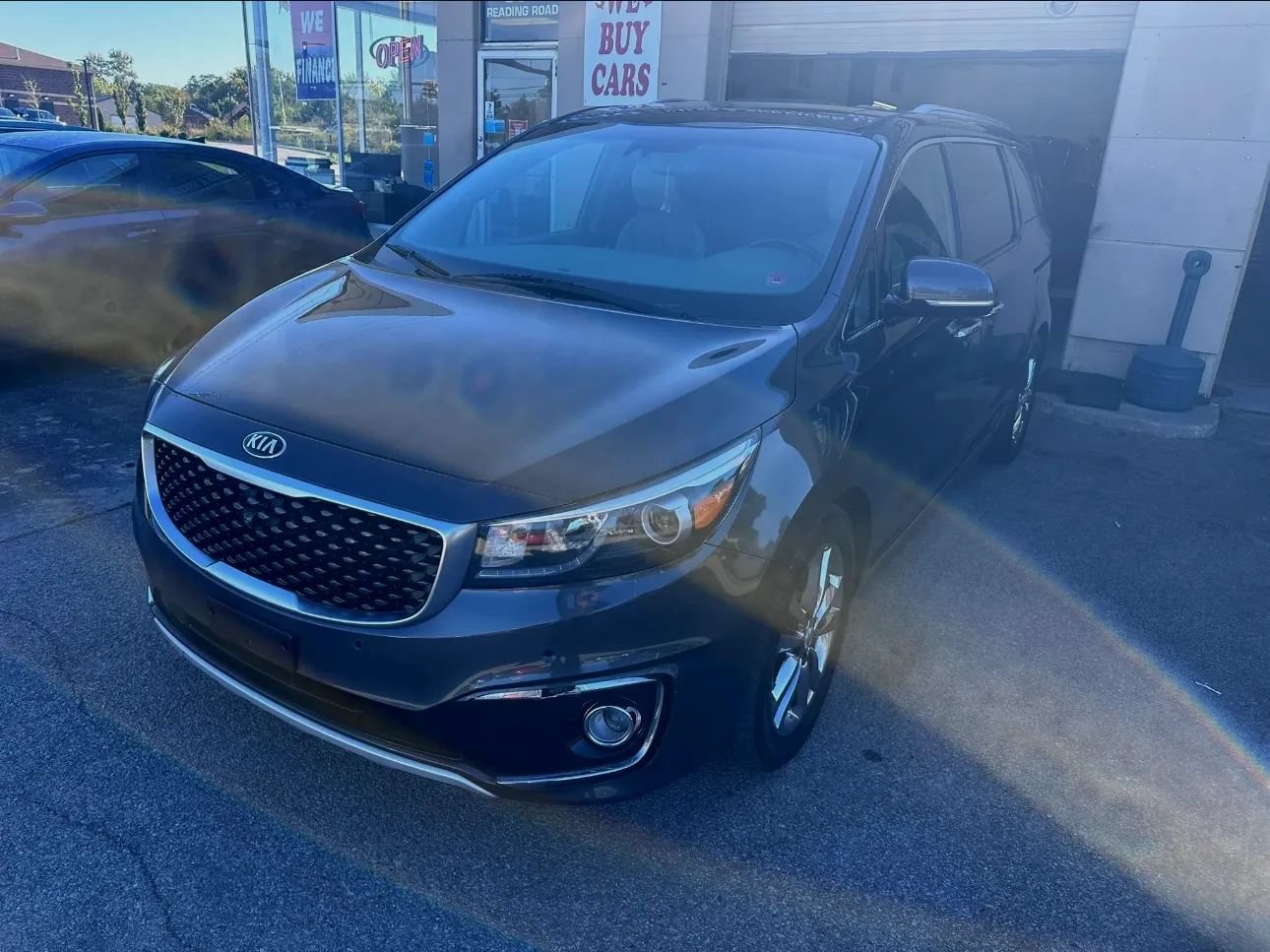 Used 2017 Kia Sedona SX Limited w/ SXL Prestige Package FWD image 2