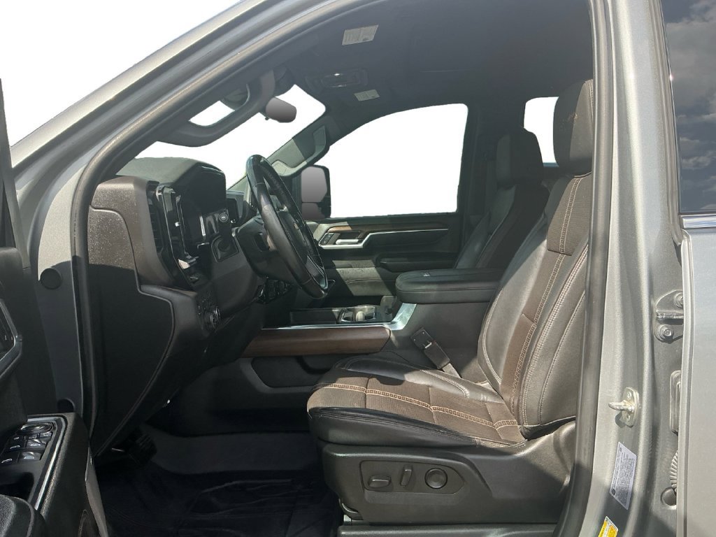 Used 2024 Chevrolet Silverado 2500 High Country w/ High Country Premium Package AWD/4WD image 14
