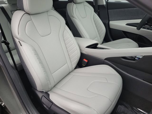 Used 2026 Hyundai Elantra Limited image 17