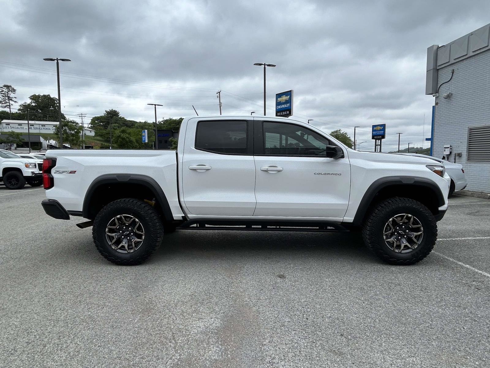 Used 2024 Chevrolet Colorado ZR2 w/ ZR2 Convenience Package III AWD/4WD image 2