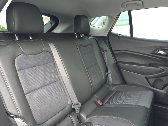Used 2024 Chevrolet Trax LT FWD image 7